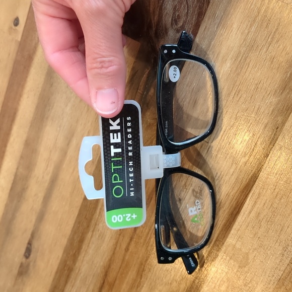 NWT Optitek Hi-Tech readers +2.00 - Picture 6 of 13